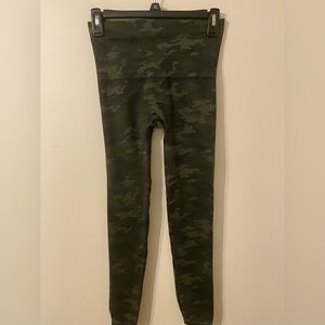 Women's Spanx‎ Look at Me Now Seamless Leggings Black Green Camo Sz Medium